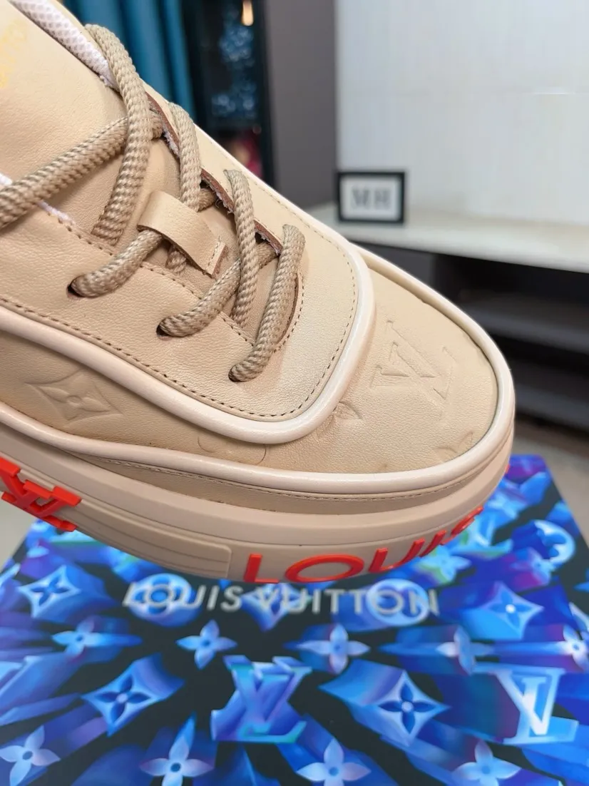 Men's men's shoes 💰560🌸🌸 LV style is novel and fashionable, the upper is made of imported cowhide + LV special materials! Super trendy design! It’s eye-catching! The leather is soft, delicate, shiny and translucent, showing the ultimate in pure handcraftsmanship, and the mesh is soft, comfortable and breathable! Size: 39-44 (38 45 customized)